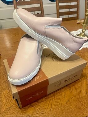 Bonavi pink leather slip ons